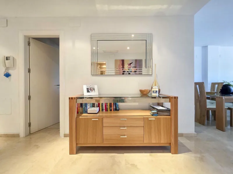 Just minutes from the world-renowned Marina de Sotogrande, in the exclusive Bahía de las Rocas/La Paloma district, lies this elegant residential complex designed for comfort, style, and relaxation.