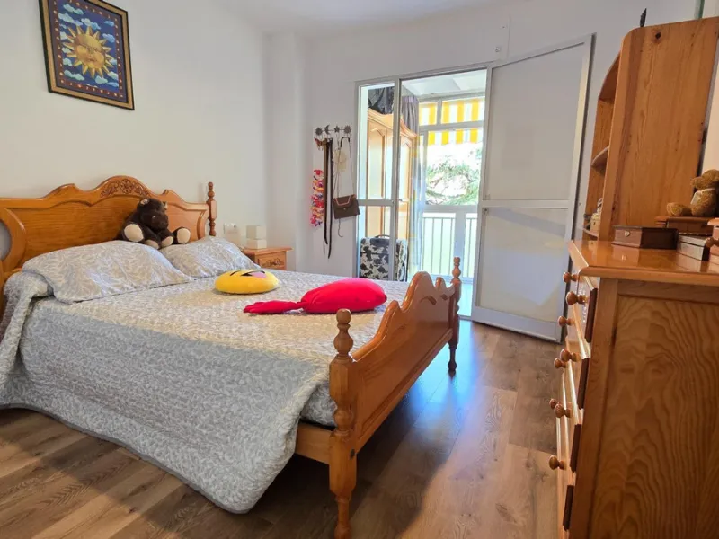We present this spacious and bright duplex apartment located in the heart of Arroyo de la Miel, Benalmádena.