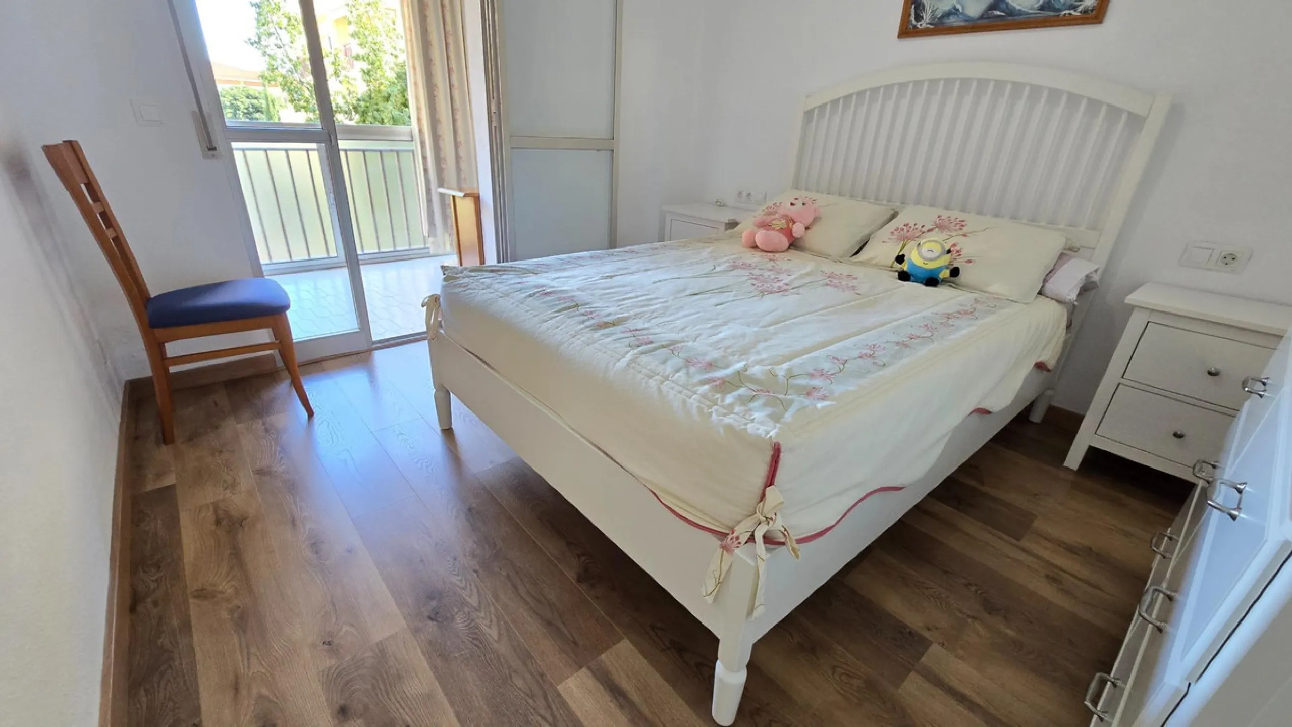 We present this spacious and bright duplex apartment located in the heart of Arroyo de la Miel, Benalmádena.