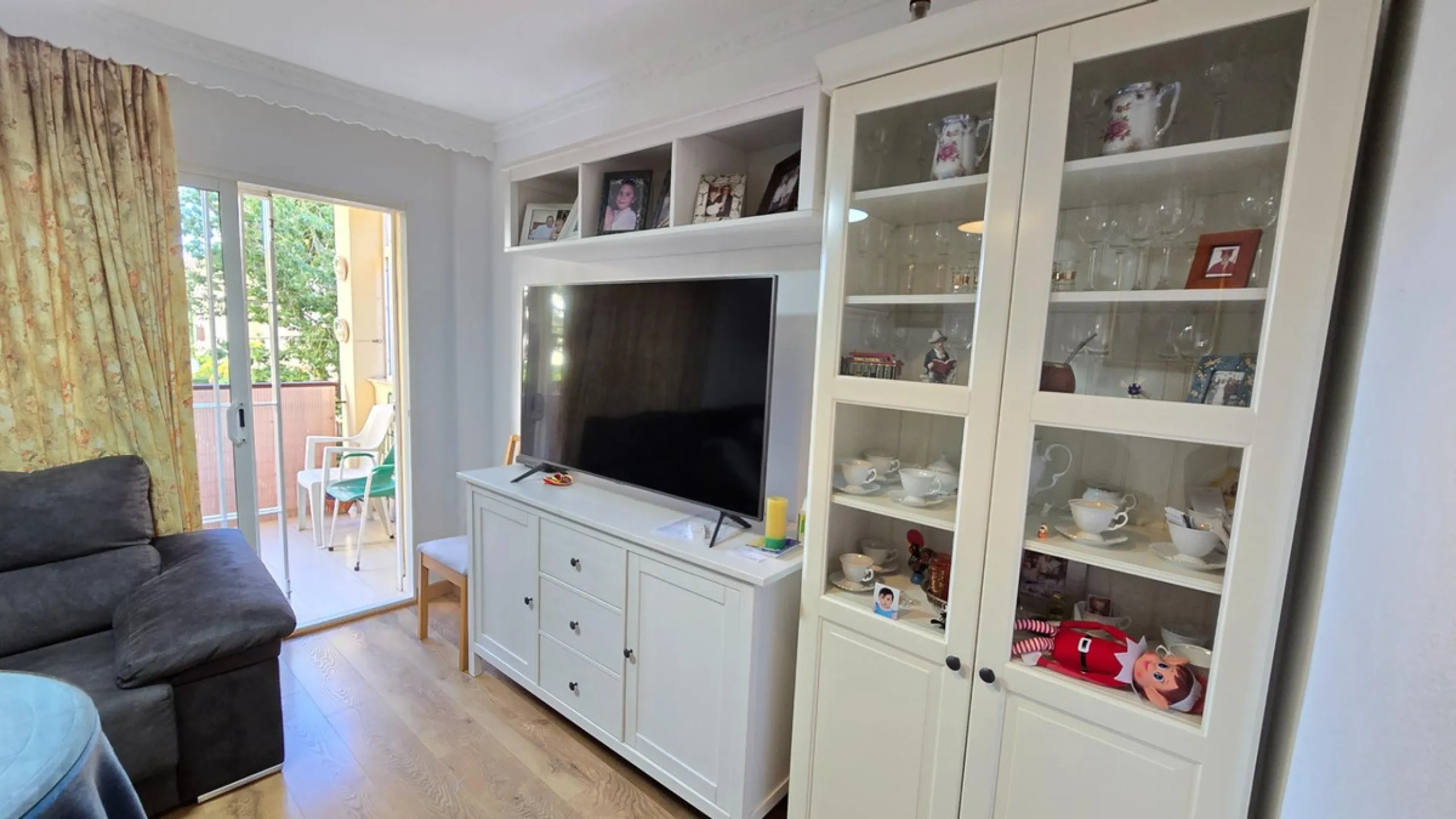 We present this spacious and bright duplex apartment located in the heart of Arroyo de la Miel, Benalmádena.