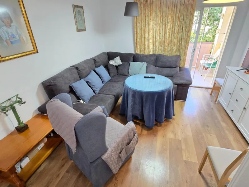We present this spacious and bright duplex apartment located in the heart of Arroyo de la Miel, Benalmádena.