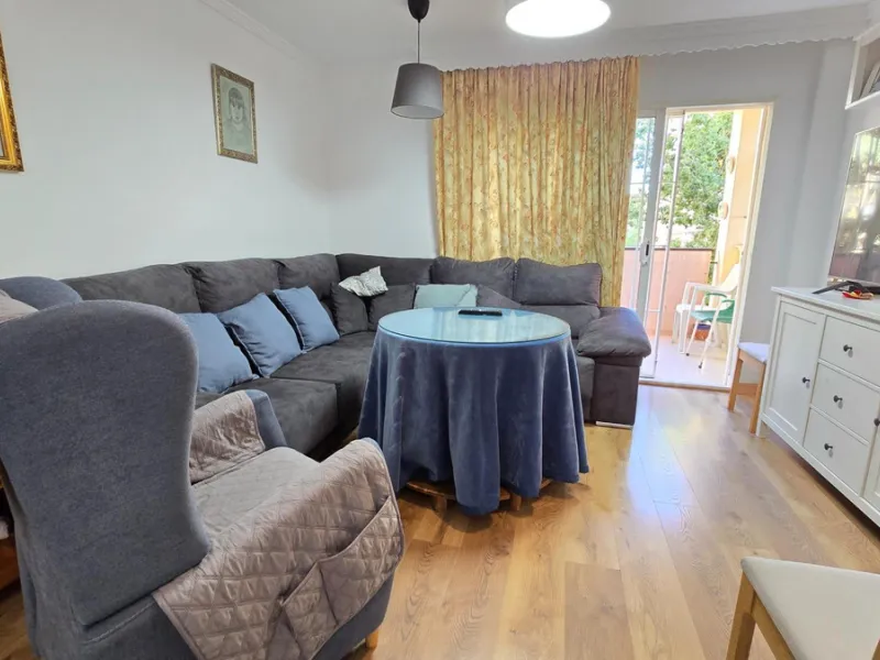 We present this spacious and bright duplex apartment located in the heart of Arroyo de la Miel, Benalmádena.