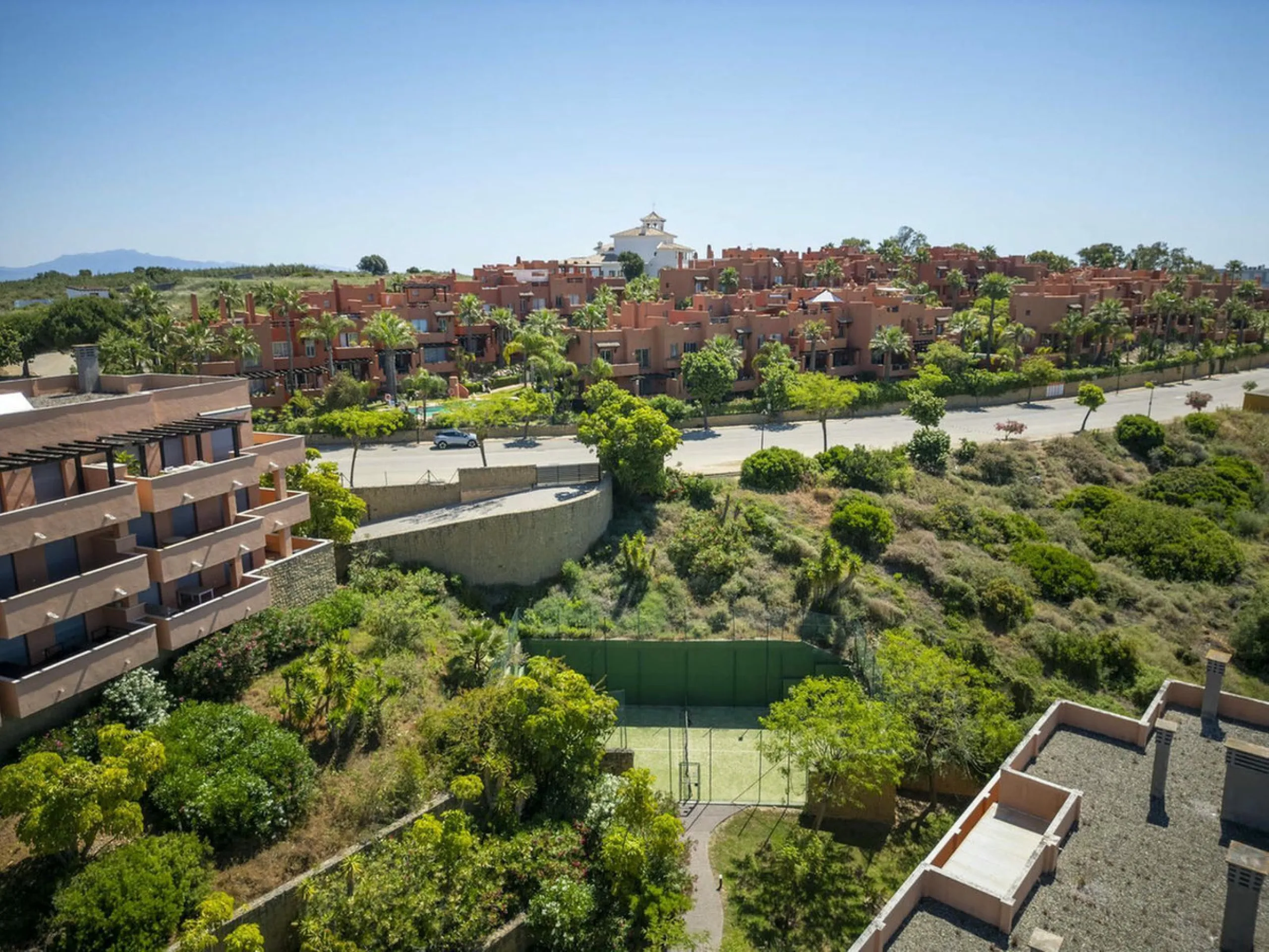 Just minutes from the world-renowned Marina de Sotogrande, in the exclusive Bahía de las Rocas/La Paloma district, lies this elegant residential complex designed for comfort, style, and relaxation.