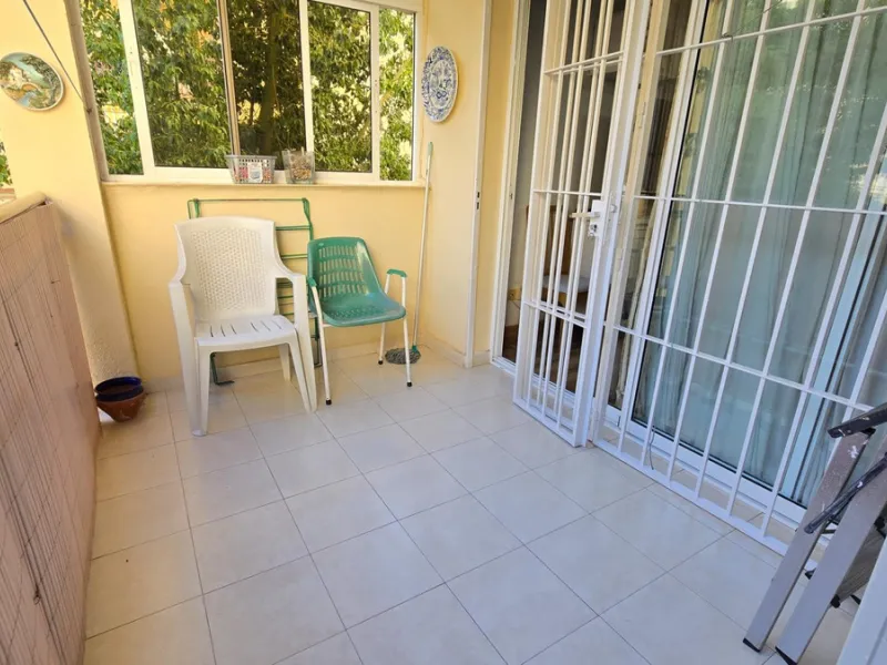 We present this spacious and bright duplex apartment located in the heart of Arroyo de la Miel, Benalmádena.