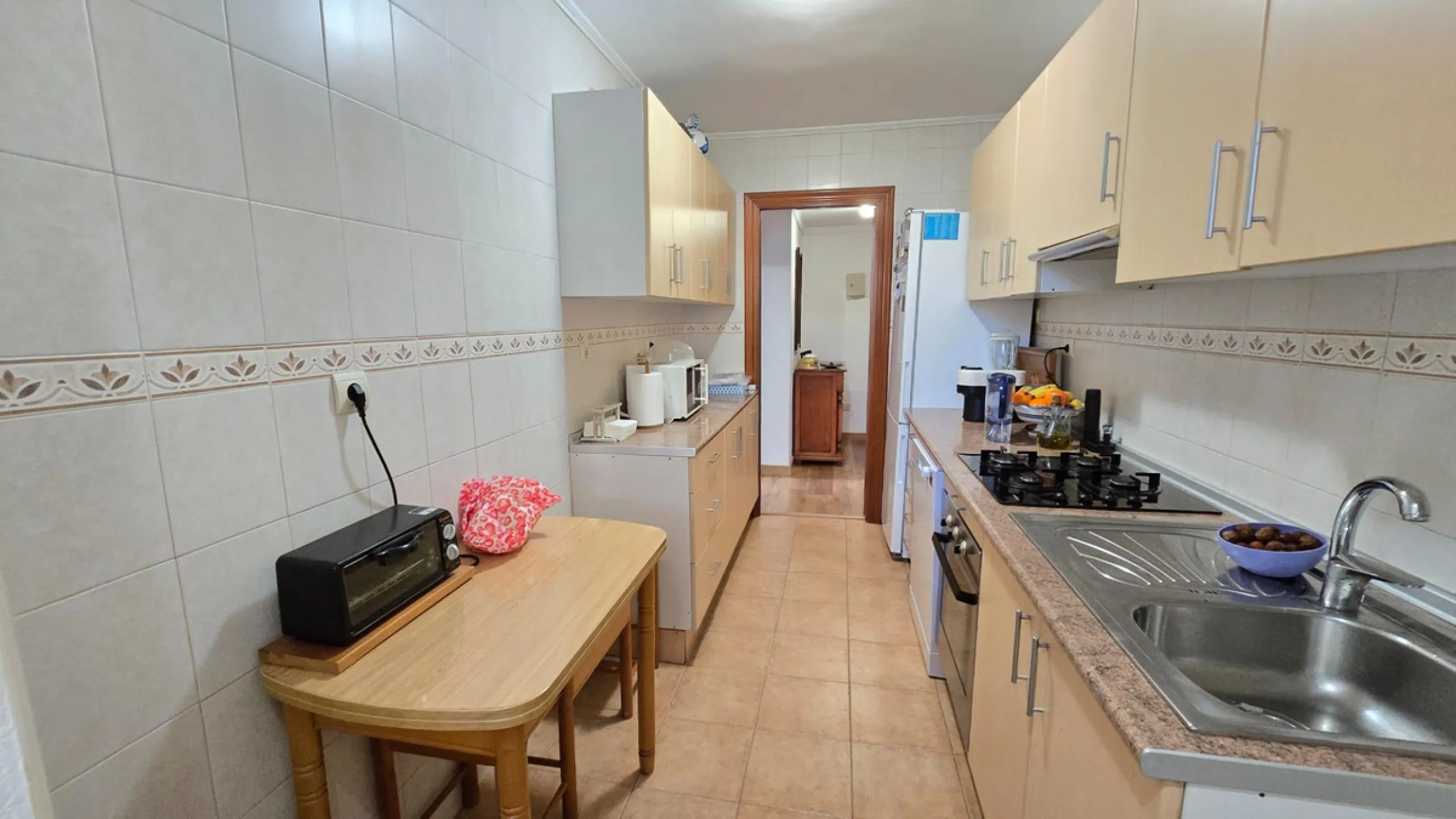 We present this spacious and bright duplex apartment located in the heart of Arroyo de la Miel, Benalmádena.
