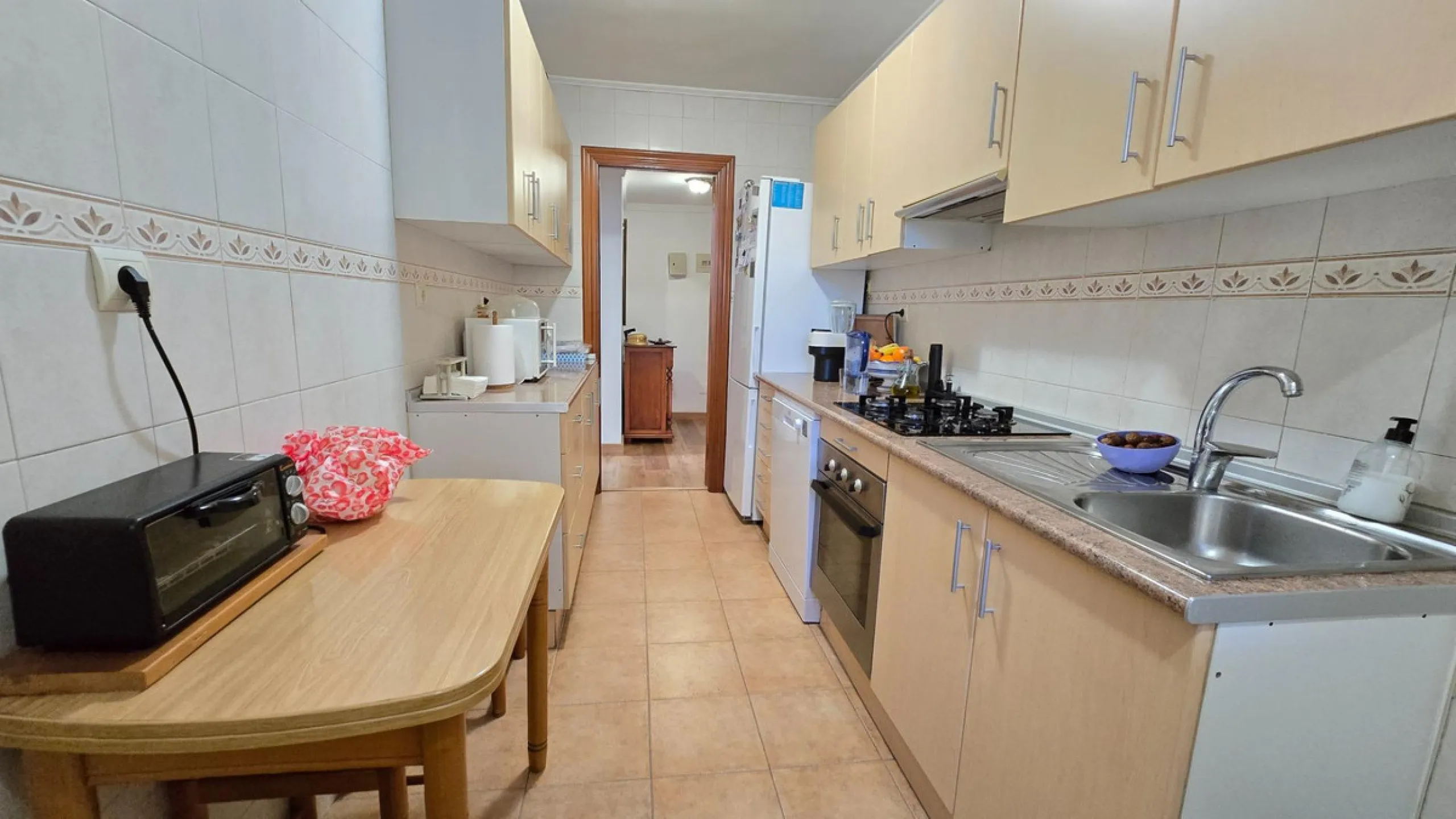 We present this spacious and bright duplex apartment located in the heart of Arroyo de la Miel, Benalmádena.