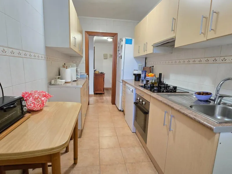 We present this spacious and bright duplex apartment located in the heart of Arroyo de la Miel, Benalmádena.