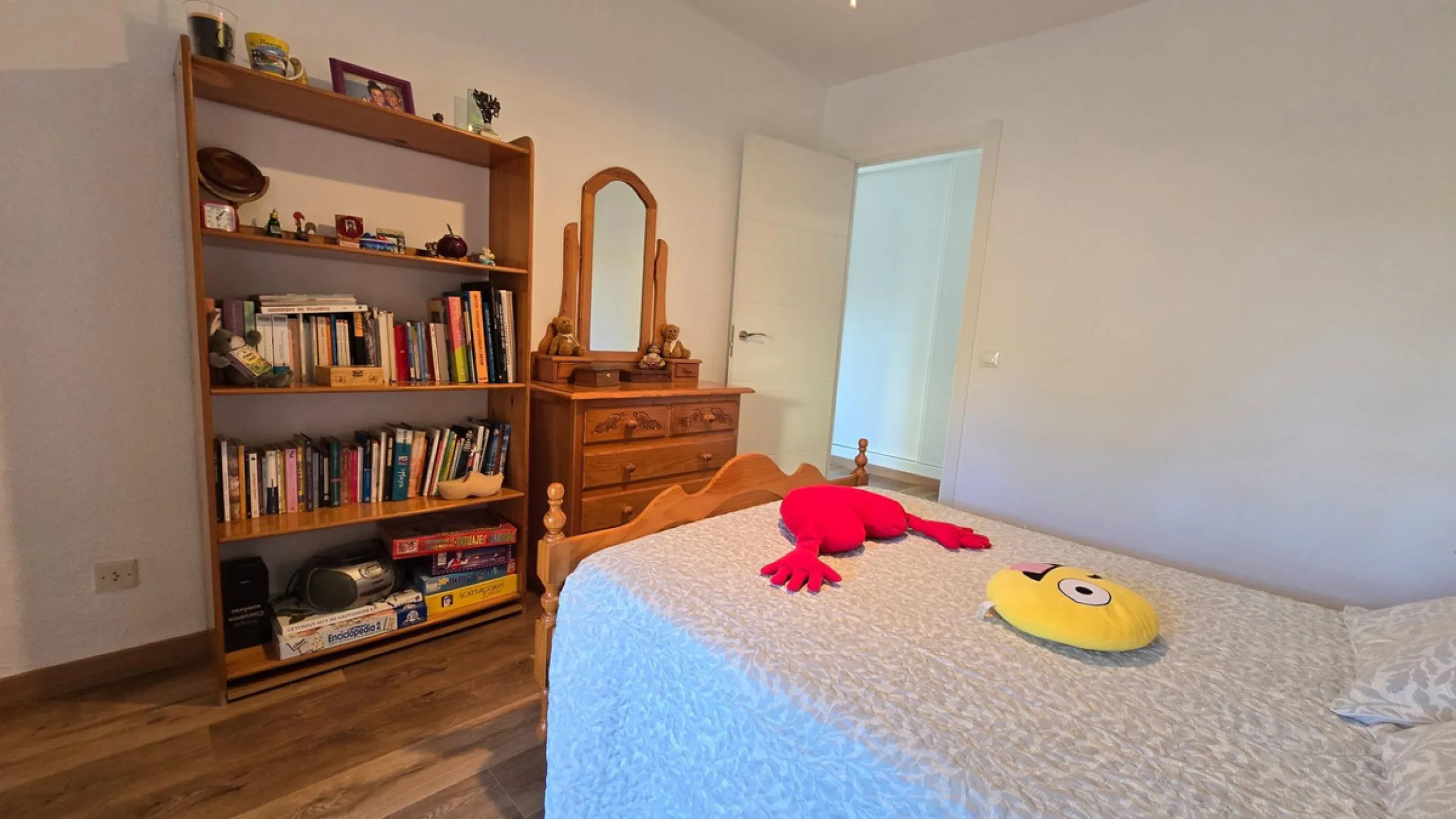 We present this spacious and bright duplex apartment located in the heart of Arroyo de la Miel, Benalmádena.
