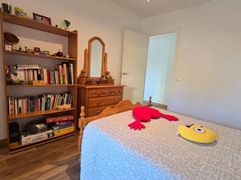 We present this spacious and bright duplex apartment located in the heart of Arroyo de la Miel, Benalmádena.