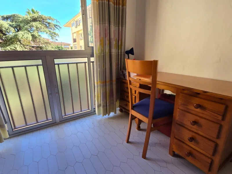 We present this spacious and bright duplex apartment located in the heart of Arroyo de la Miel, Benalmádena.
