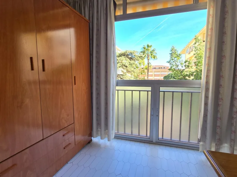 We present this spacious and bright duplex apartment located in the heart of Arroyo de la Miel, Benalmádena.