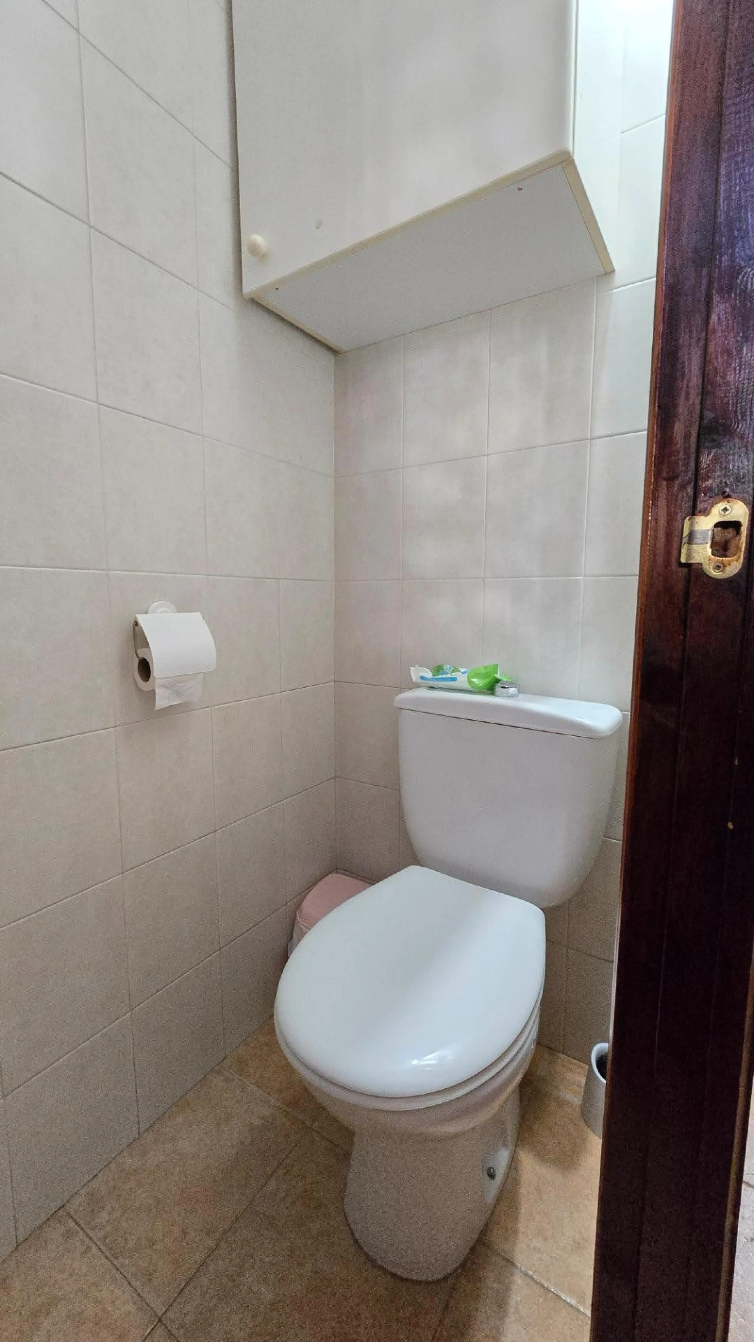 We present this spacious and bright duplex apartment located in the heart of Arroyo de la Miel, Benalmádena.