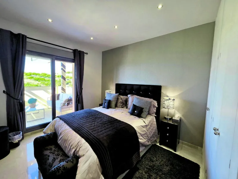 Just minutes from the world-renowned Marina de Sotogrande, in the exclusive Bahía de las Rocas/La Paloma district, lies this elegant residential complex designed for comfort, style, and relaxation.