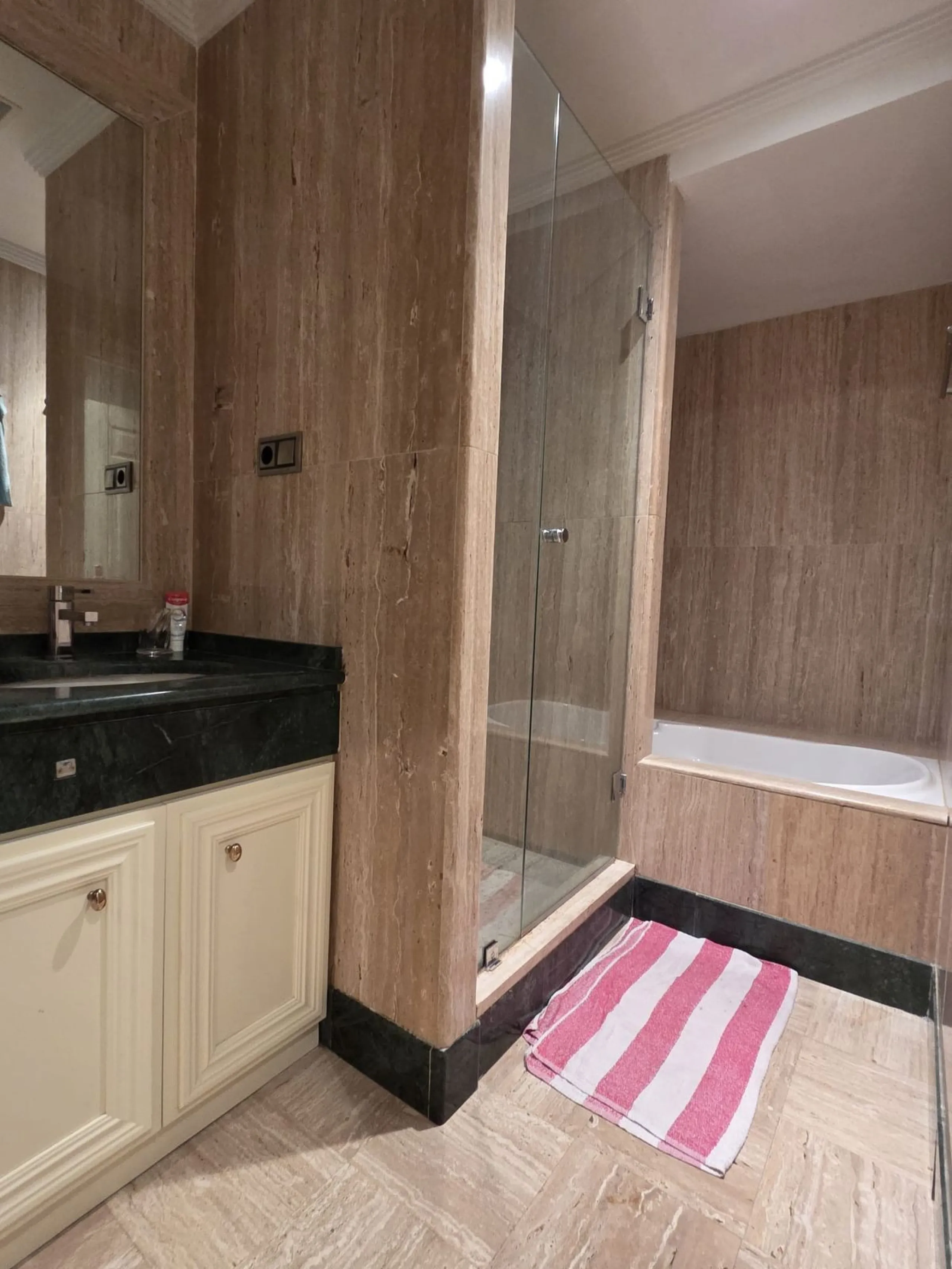 Middle Floor Apartment, Sierra Blanca, Costa del Sol.