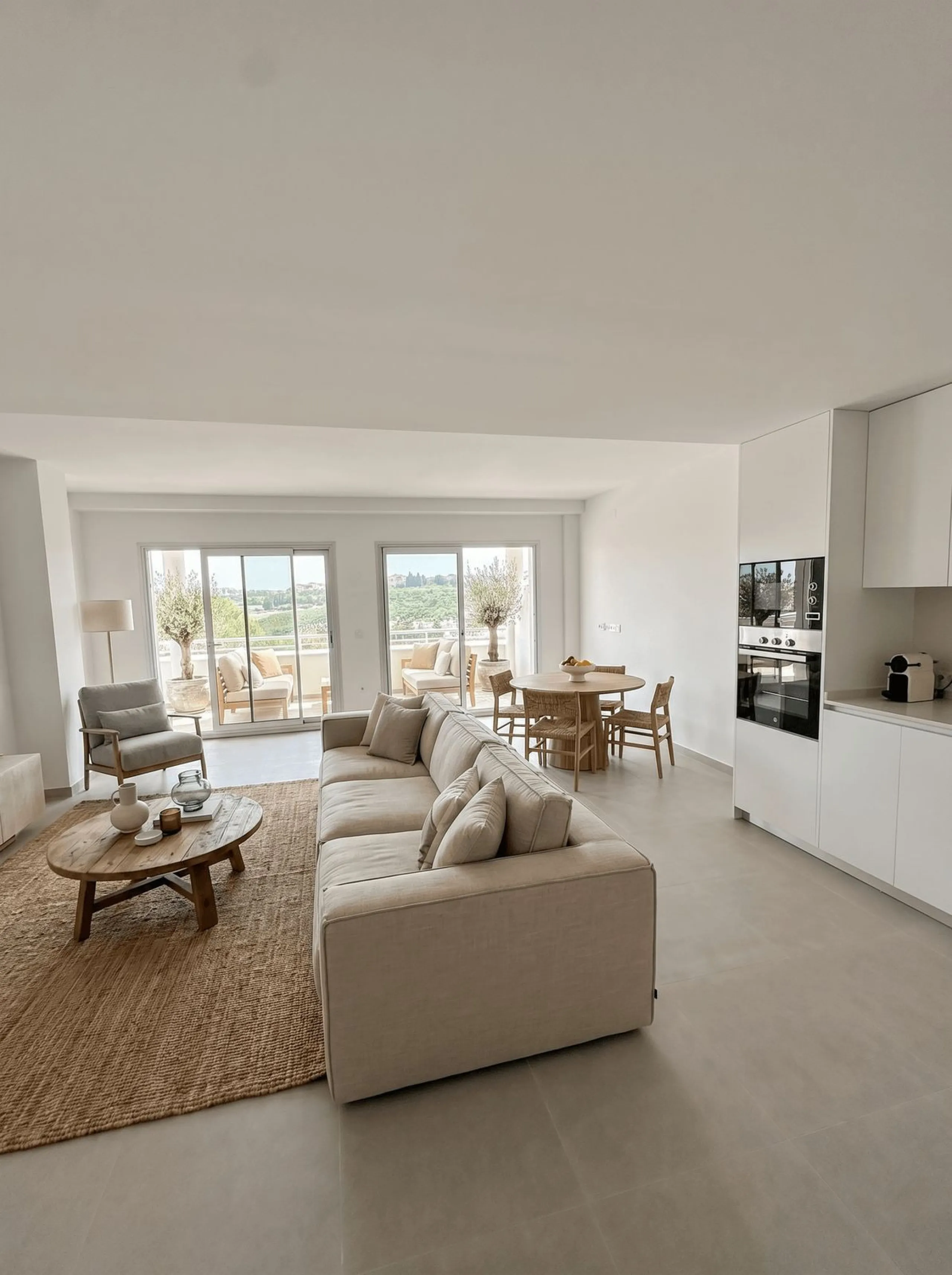 Apartment - Ground Floor Apartment в продаже в Estepona, Málaga. В доме 3 спален и 2 ванных комнат. Площадь дома 125 м²