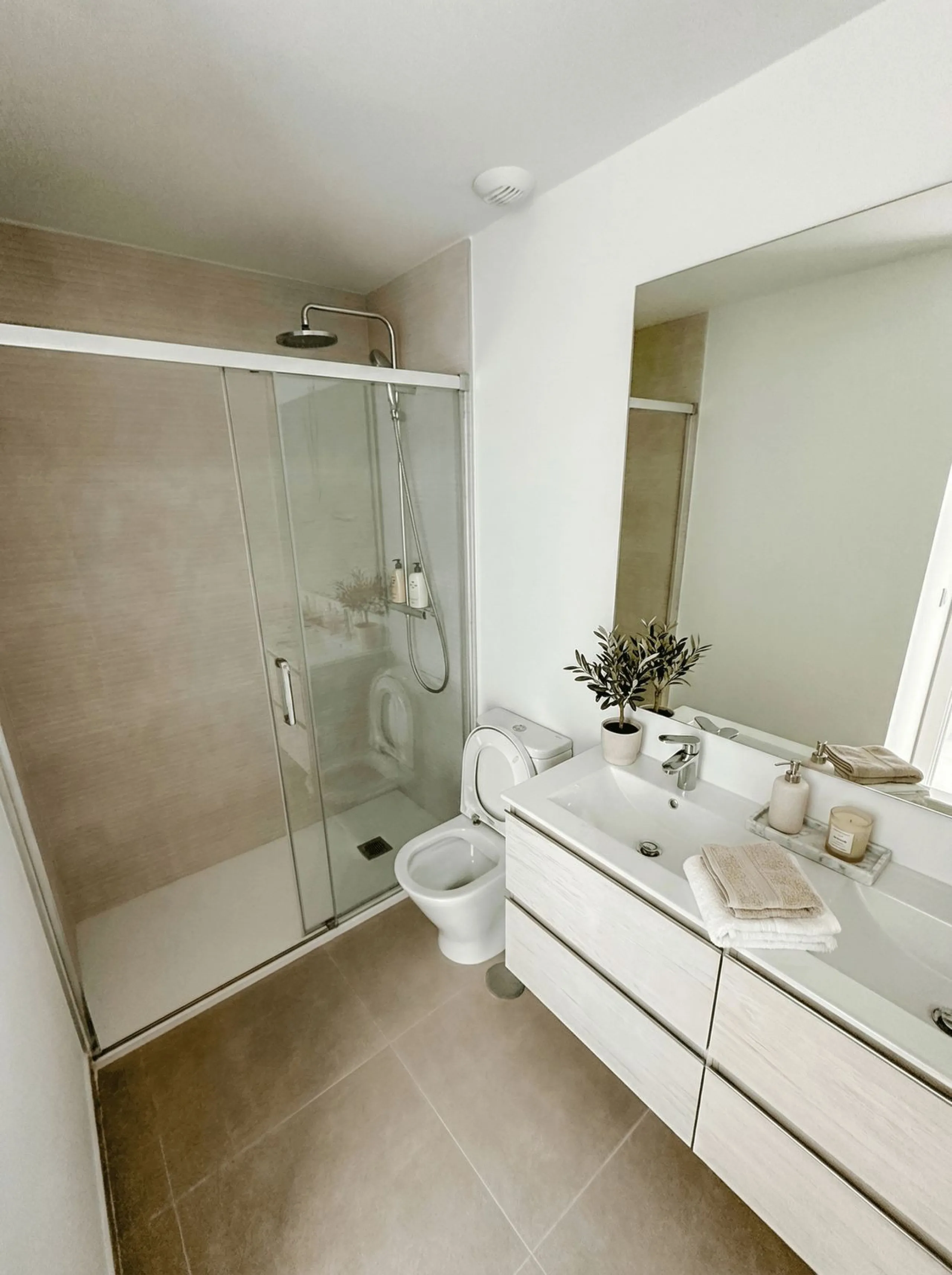 Apartment - Ground Floor Apartment в продаже в Estepona, Málaga. В доме 3 спален и 2 ванных комнат. Площадь дома 125 м²