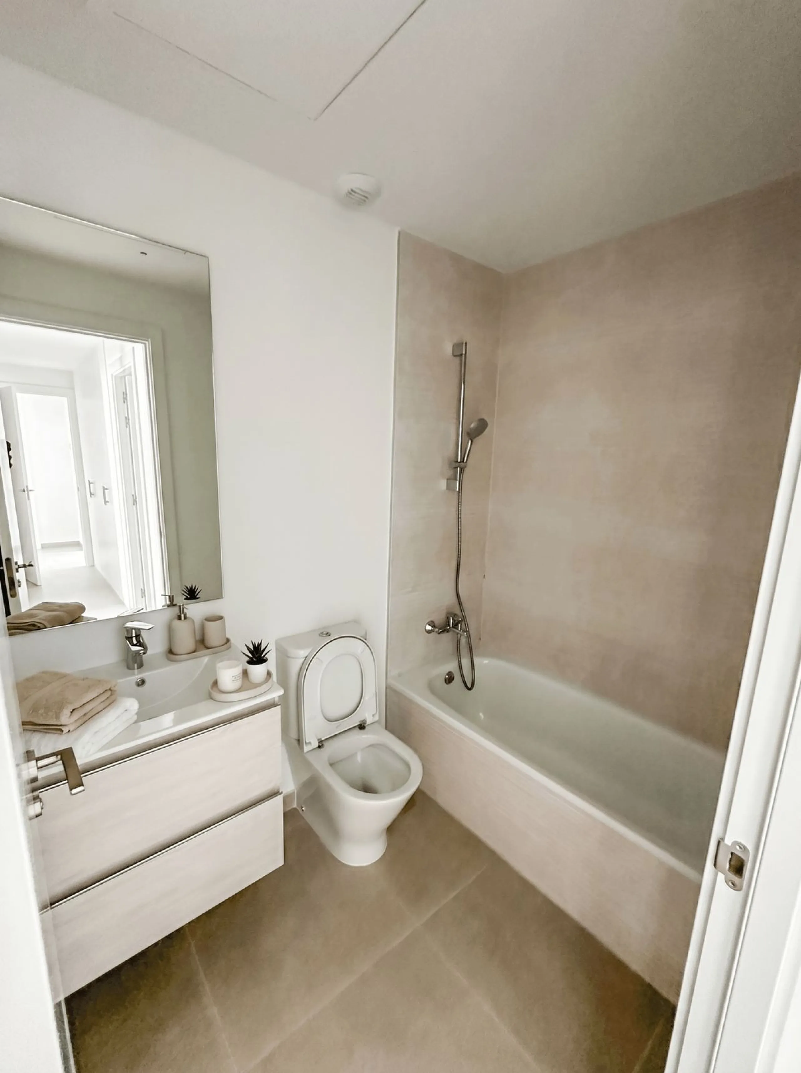 Apartment - Ground Floor Apartment в продаже в Estepona, Málaga. В доме 3 спален и 2 ванных комнат. Площадь дома 125 м²