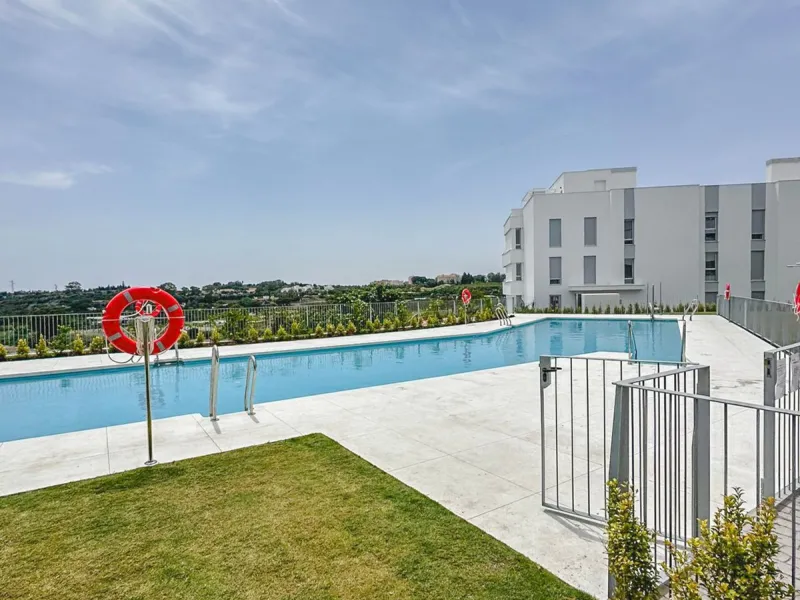 Apartment - Ground Floor Apartment в продаже в Estepona, Málaga. В доме 3 спален и 2 ванных комнат. Площадь дома 125 м²