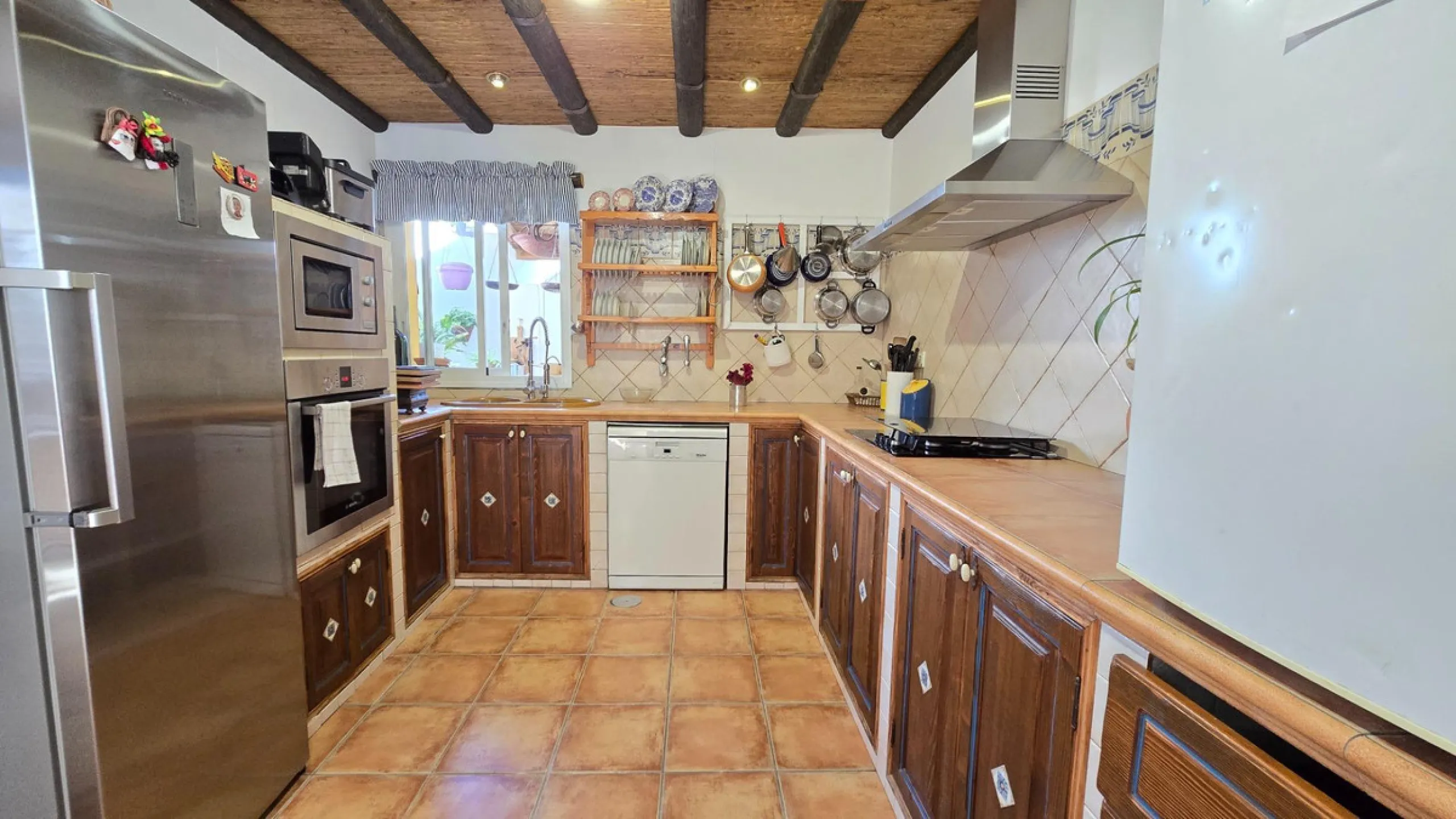 Charming three-storey Andalusian-style townhouse, located in a privileged and rapidly growing area of Marbella, between Marbella and San Pedro de Alcántara.