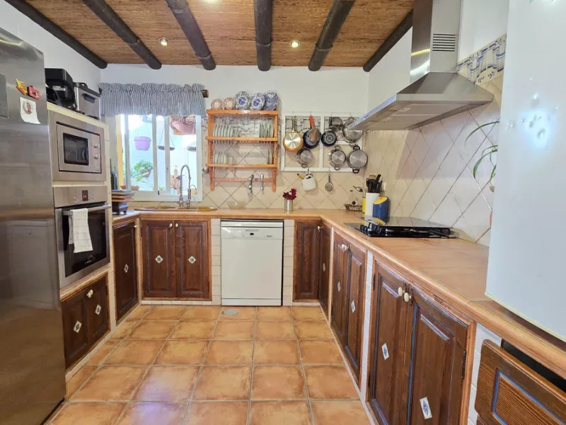 Charming three-storey Andalusian-style townhouse, located in a privileged and rapidly growing area of Marbella, between Marbella and San Pedro de Alcántara.