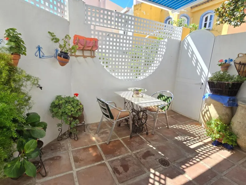 Charming three-storey Andalusian-style townhouse, located in a privileged and rapidly growing area of Marbella, between Marbella and San Pedro de Alcántara.