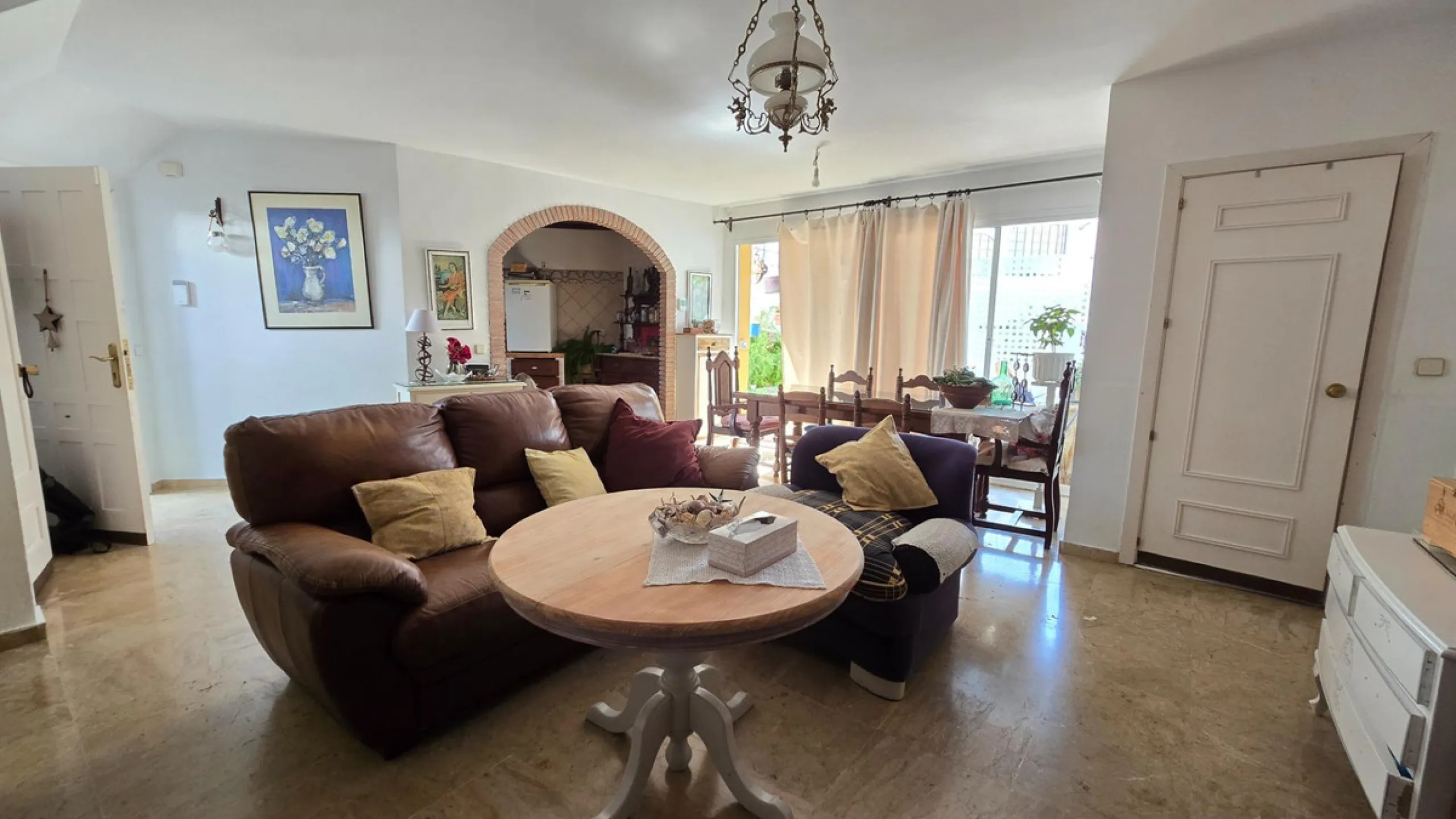 Charming three-storey Andalusian-style townhouse, located in a privileged and rapidly growing area of Marbella, between Marbella and San Pedro de Alcántara.