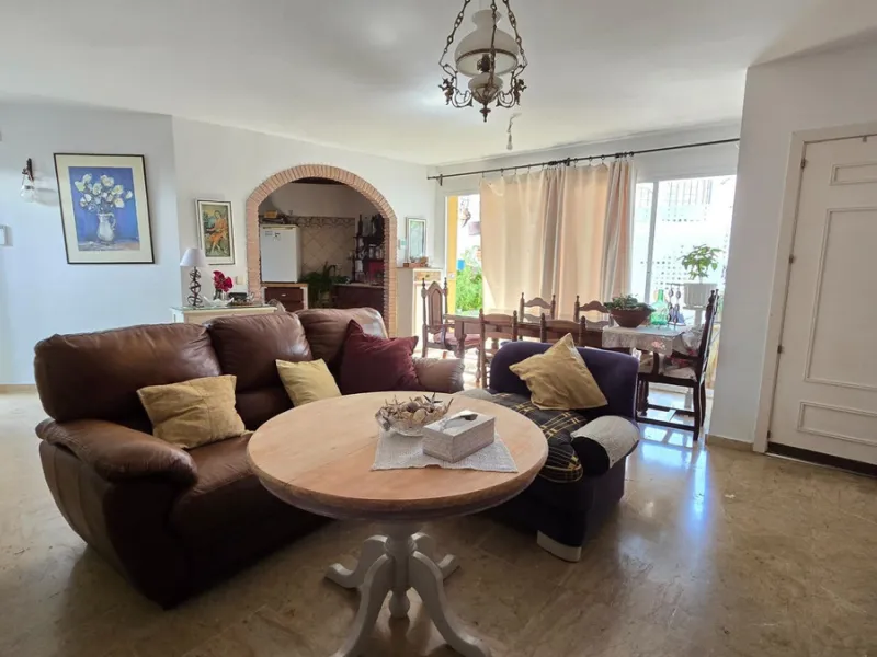 Charming three-storey Andalusian-style townhouse, located in a privileged and rapidly growing area of Marbella, between Marbella and San Pedro de Alcántara.