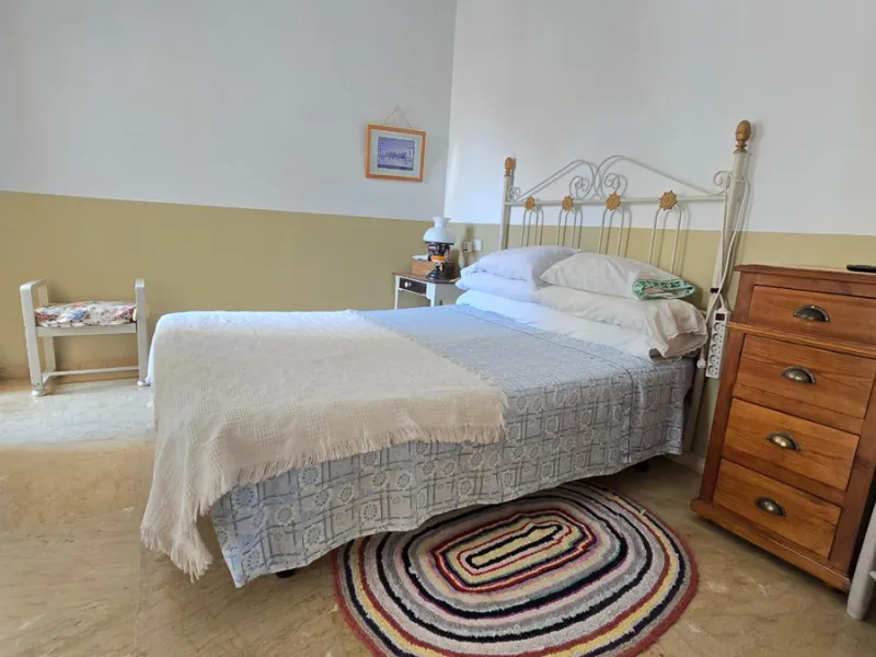 Charming three-storey Andalusian-style townhouse, located in a privileged and rapidly growing area of Marbella, between Marbella and San Pedro de Alcántara.