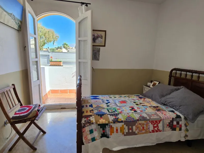 Charming three-storey Andalusian-style townhouse, located in a privileged and rapidly growing area of Marbella, between Marbella and San Pedro de Alcántara.