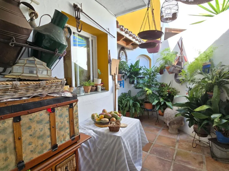 Charming three-storey Andalusian-style townhouse, located in a privileged and rapidly growing area of Marbella, between Marbella and San Pedro de Alcántara.
