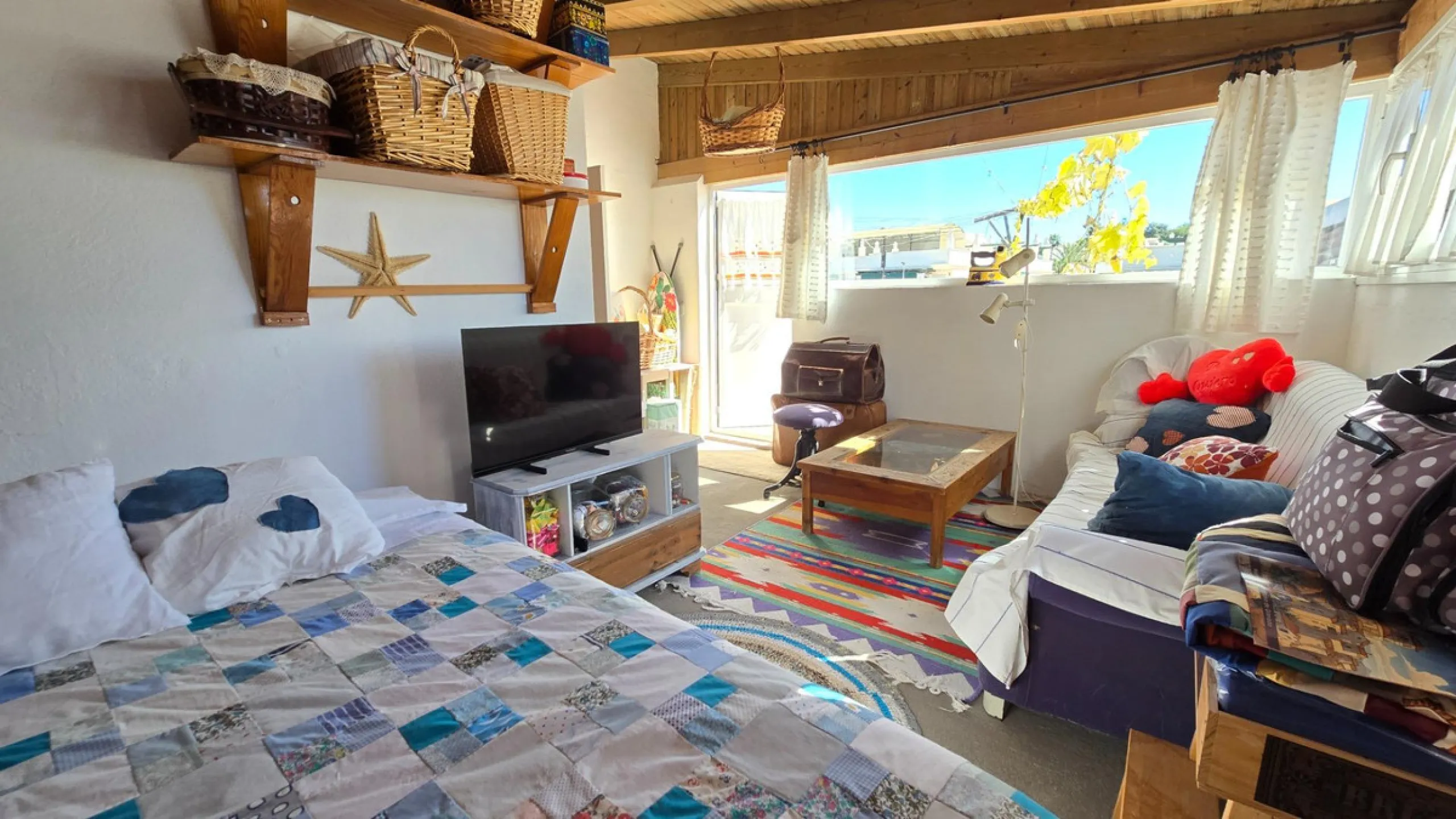 Charming three-storey Andalusian-style townhouse, located in a privileged and rapidly growing area of Marbella, between Marbella and San Pedro de Alcántara.
