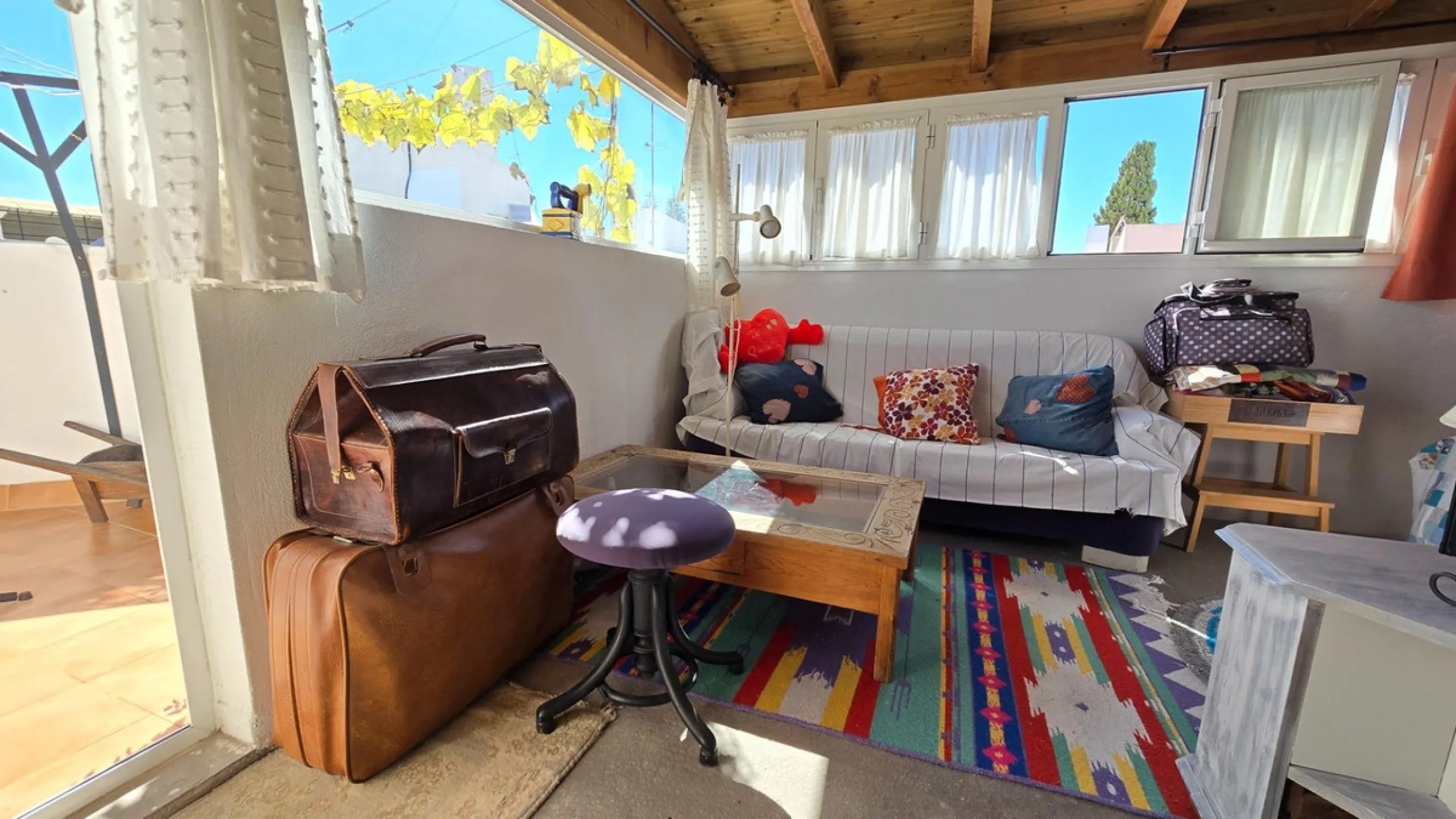 Charming three-storey Andalusian-style townhouse, located in a privileged and rapidly growing area of Marbella, between Marbella and San Pedro de Alcántara.