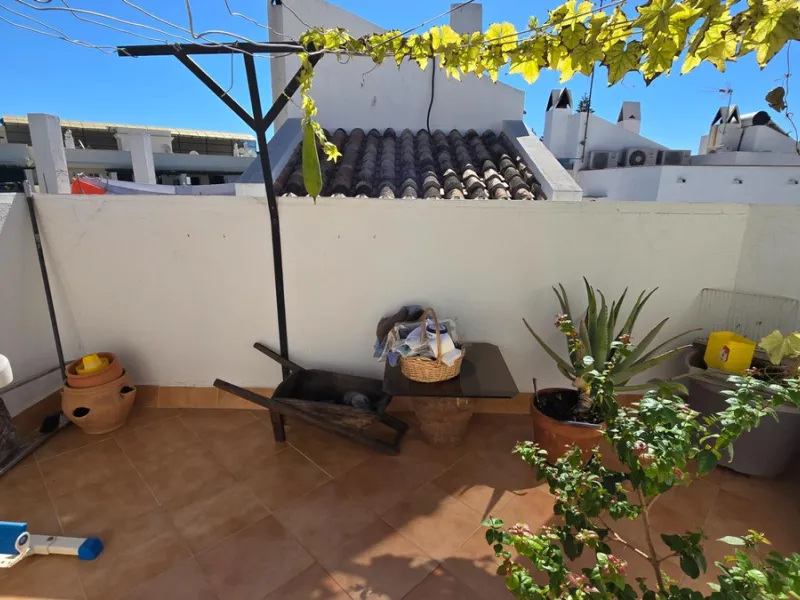 Charming three-storey Andalusian-style townhouse, located in a privileged and rapidly growing area of Marbella, between Marbella and San Pedro de Alcántara.