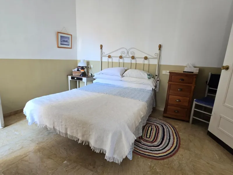 Charming three-storey Andalusian-style townhouse, located in a privileged and rapidly growing area of Marbella, between Marbella and San Pedro de Alcántara.