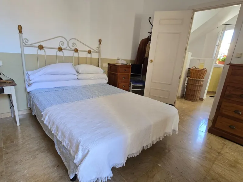 Charming three-storey Andalusian-style townhouse, located in a privileged and rapidly growing area of Marbella, between Marbella and San Pedro de Alcántara.