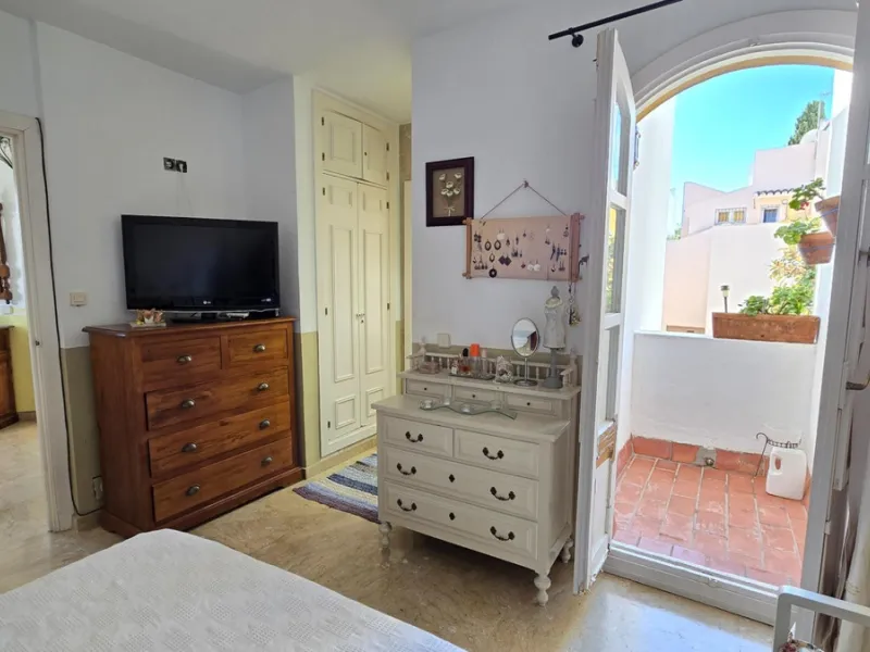 Charming three-storey Andalusian-style townhouse, located in a privileged and rapidly growing area of Marbella, between Marbella and San Pedro de Alcántara.