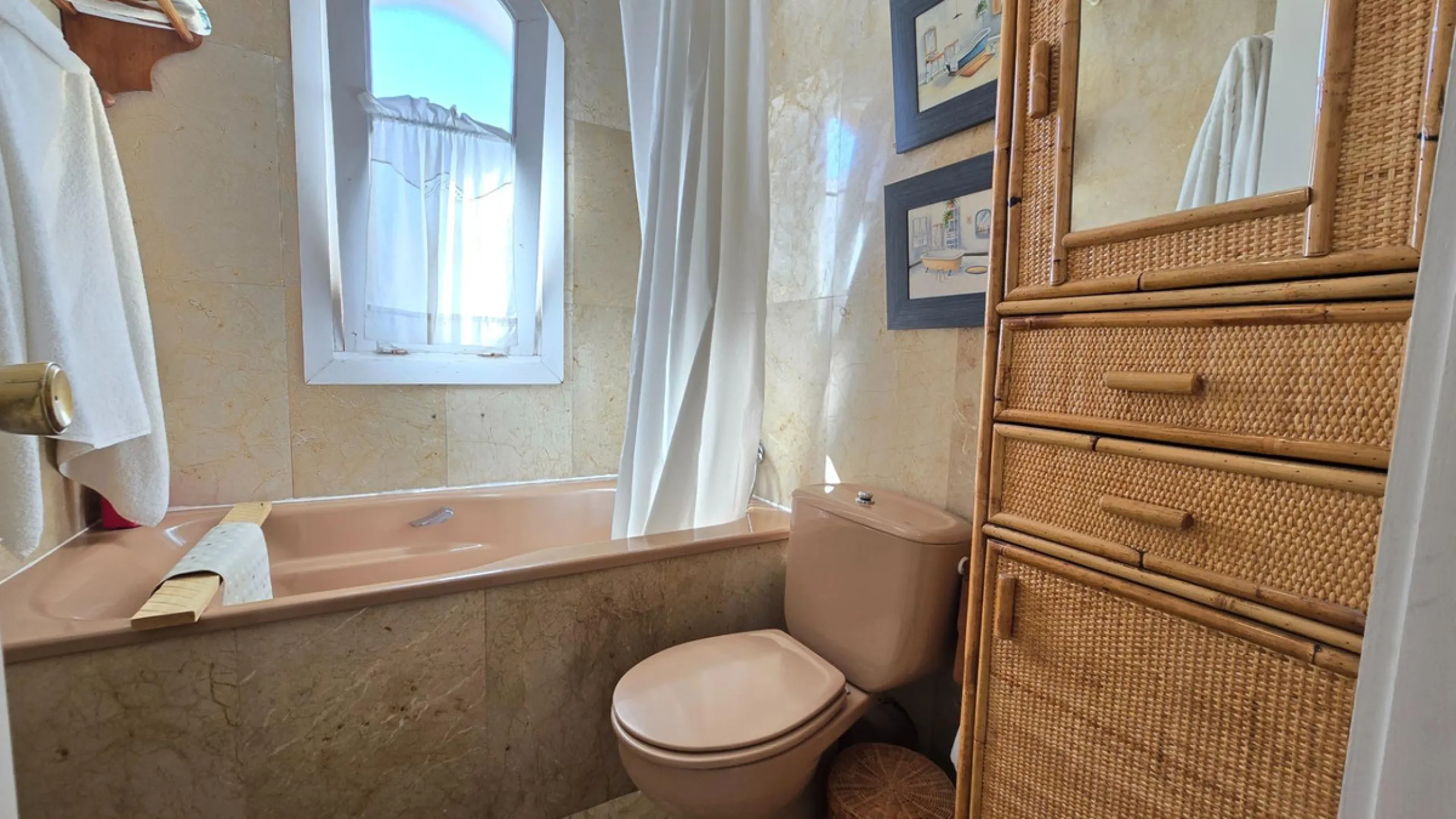 Charming three-storey Andalusian-style townhouse, located in a privileged and rapidly growing area of Marbella, between Marbella and San Pedro de Alcántara.