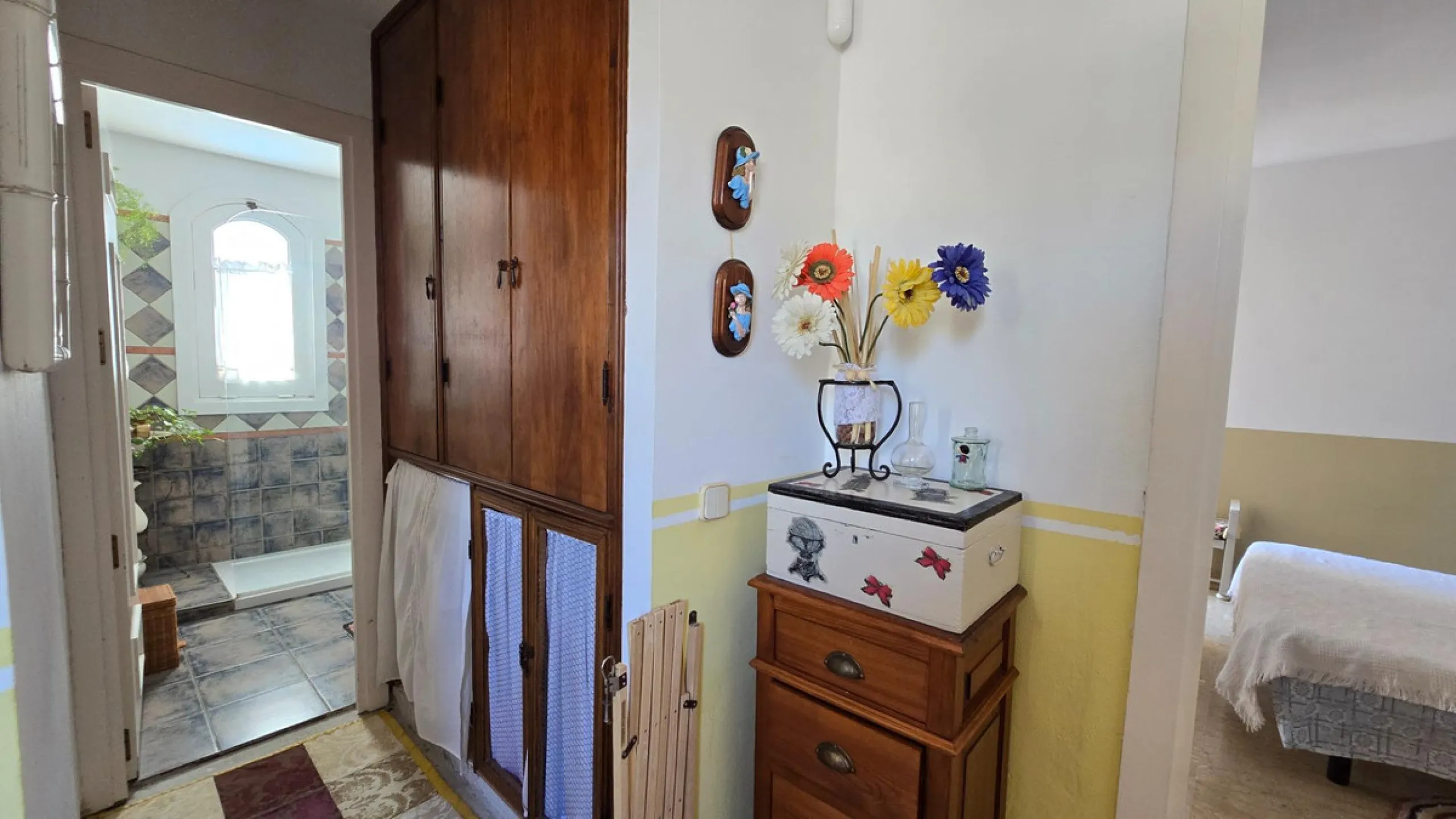 Charming three-storey Andalusian-style townhouse, located in a privileged and rapidly growing area of Marbella, between Marbella and San Pedro de Alcántara.
