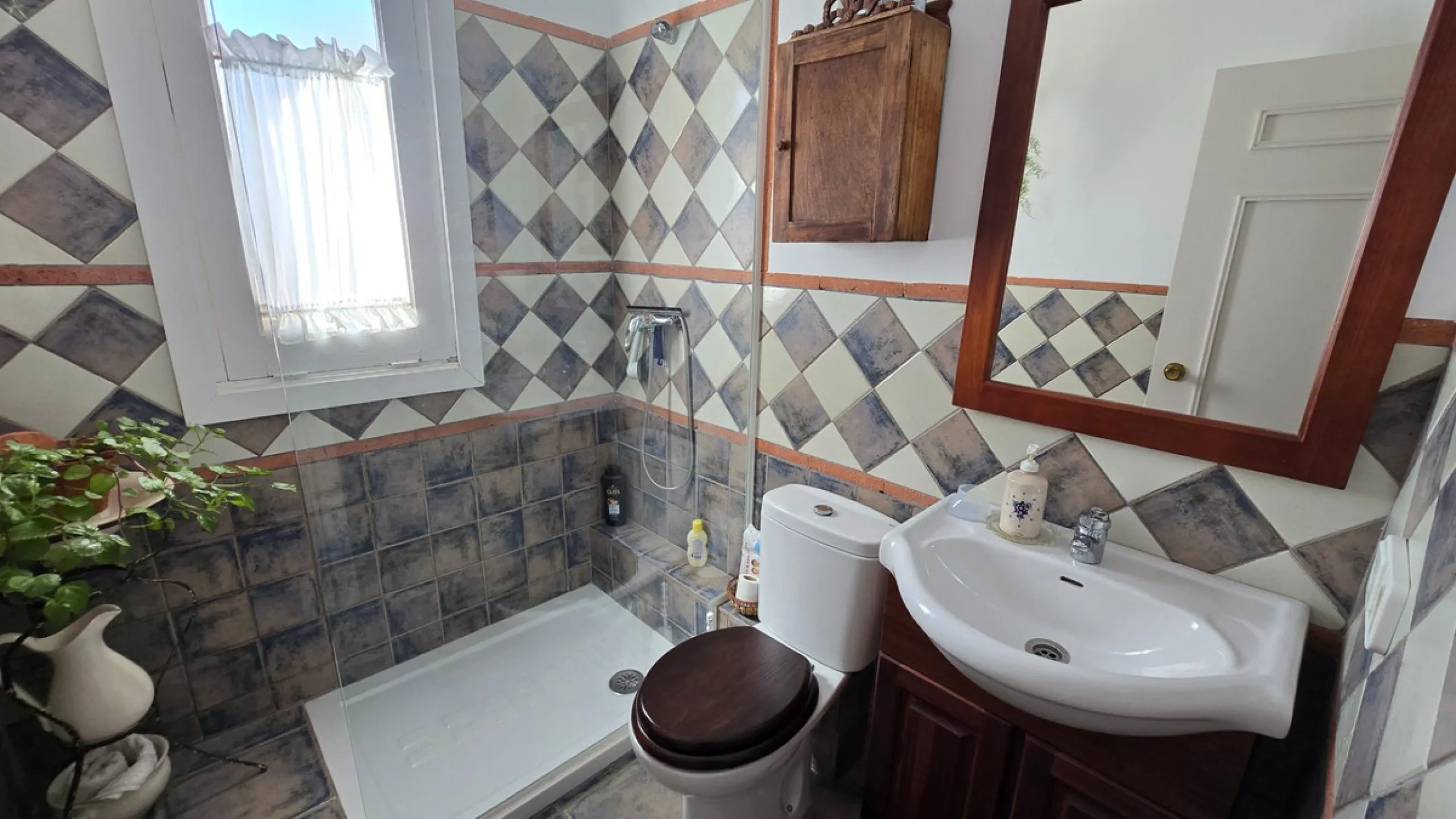 Charming three-storey Andalusian-style townhouse, located in a privileged and rapidly growing area of Marbella, between Marbella and San Pedro de Alcántara.