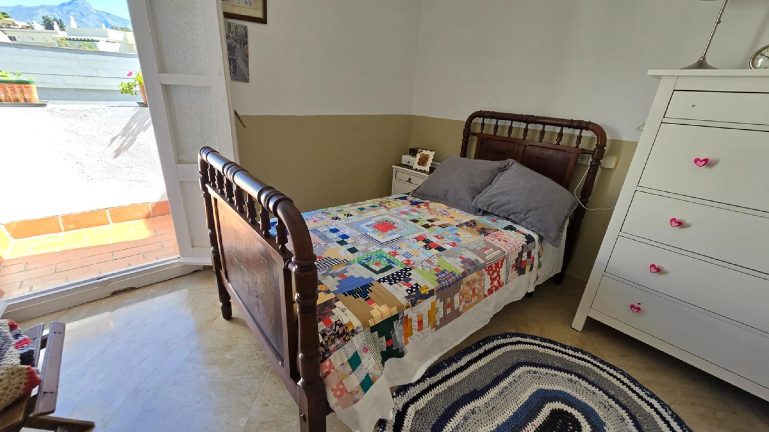 Charming three-storey Andalusian-style townhouse, located in a privileged and rapidly growing area of Marbella, between Marbella and San Pedro de Alcántara.