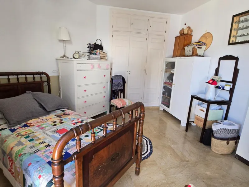 Charming three-storey Andalusian-style townhouse, located in a privileged and rapidly growing area of Marbella, between Marbella and San Pedro de Alcántara.