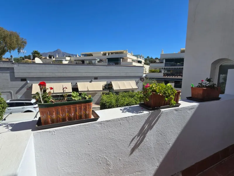 Charming three-storey Andalusian-style townhouse, located in a privileged and rapidly growing area of Marbella, between Marbella and San Pedro de Alcántara.