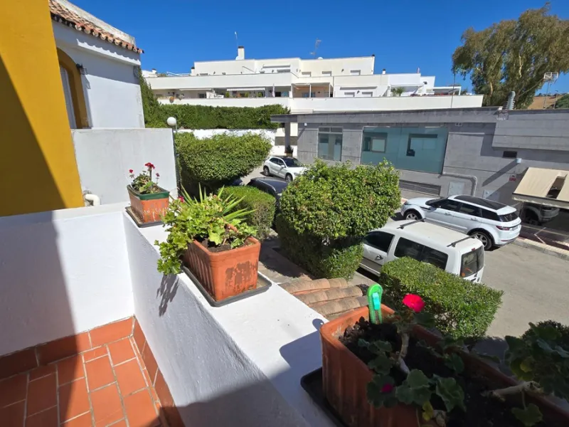 Charming three-storey Andalusian-style townhouse, located in a privileged and rapidly growing area of Marbella, between Marbella and San Pedro de Alcántara.