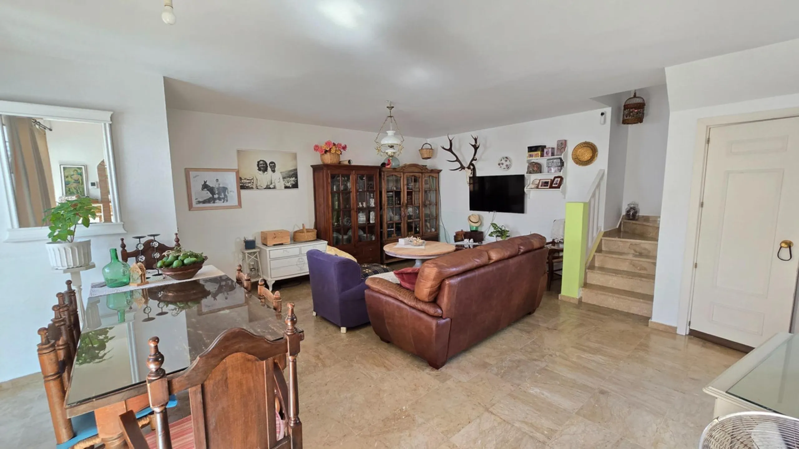 Charming three-storey Andalusian-style townhouse, located in a privileged and rapidly growing area of Marbella, between Marbella and San Pedro de Alcántara.