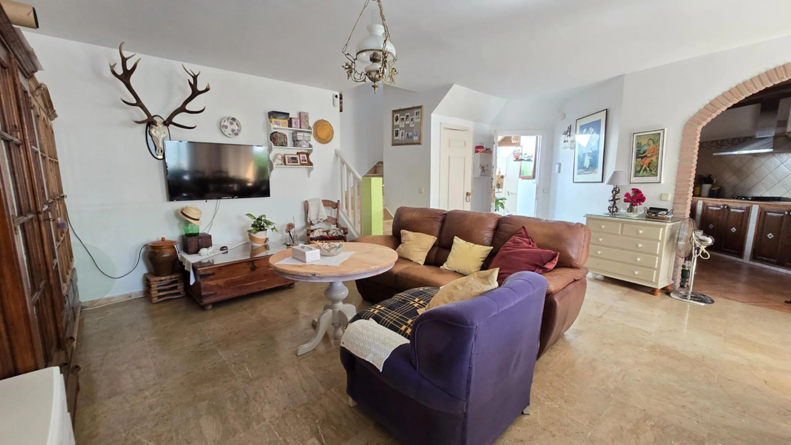 Charming three-storey Andalusian-style townhouse, located in a privileged and rapidly growing area of Marbella, between Marbella and San Pedro de Alcántara.
