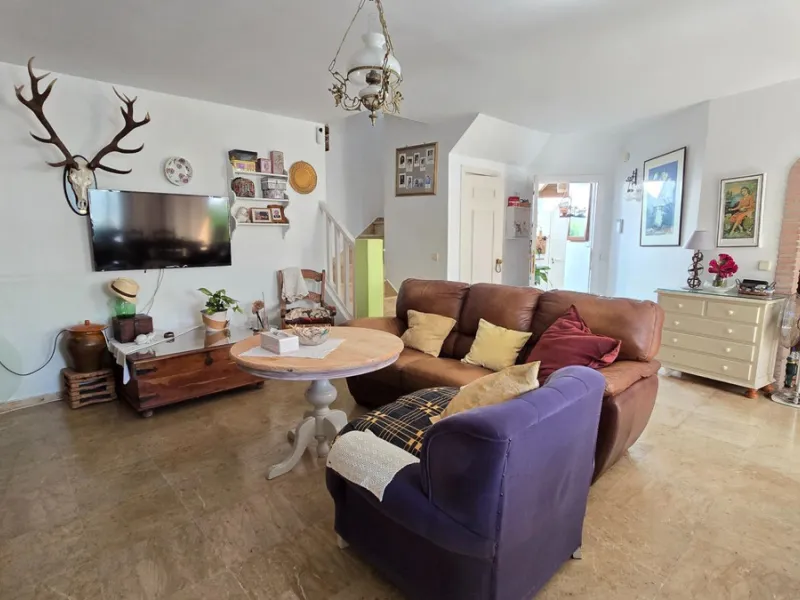 Charming three-storey Andalusian-style townhouse, located in a privileged and rapidly growing area of Marbella, between Marbella and San Pedro de Alcántara.