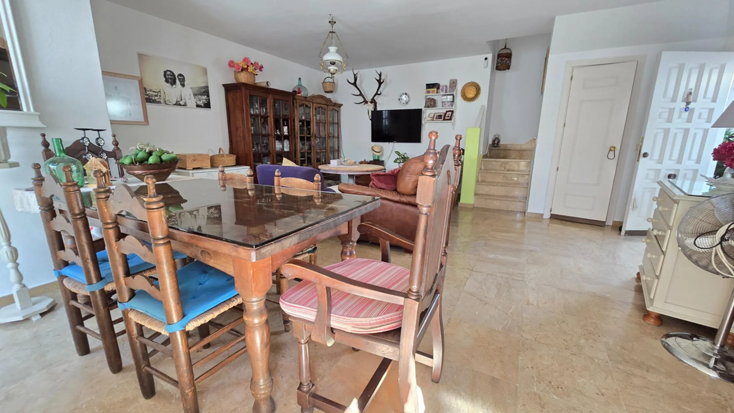 Charming three-storey Andalusian-style townhouse, located in a privileged and rapidly growing area of Marbella, between Marbella and San Pedro de Alcántara.