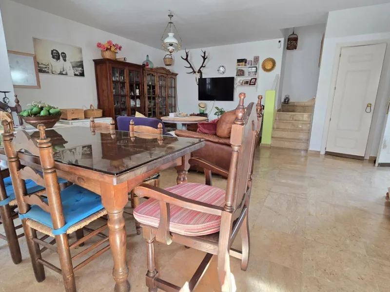Charming three-storey Andalusian-style townhouse, located in a privileged and rapidly growing area of Marbella, between Marbella and San Pedro de Alcántara.