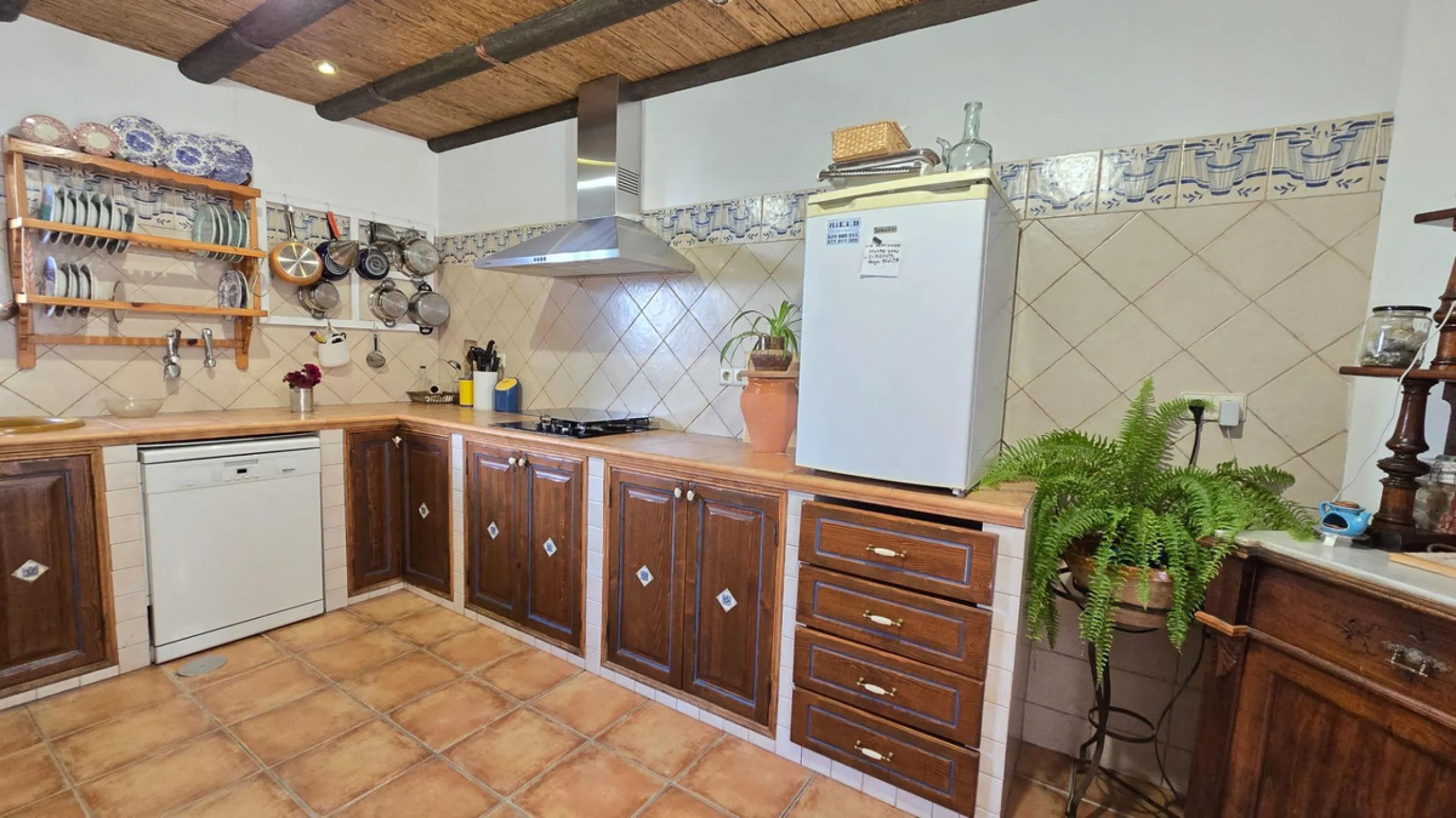 Charming three-storey Andalusian-style townhouse, located in a privileged and rapidly growing area of Marbella, between Marbella and San Pedro de Alcántara.
