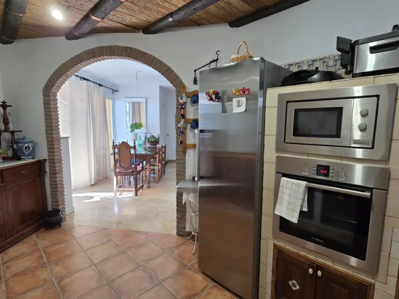 Charming three-storey Andalusian-style townhouse, located in a privileged and rapidly growing area of Marbella, between Marbella and San Pedro de Alcántara.